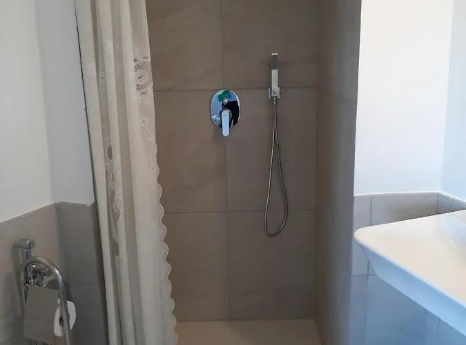 Konukevi La Casa Nel Bosco Capri